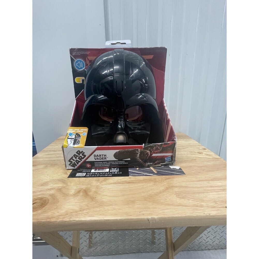 Star Wars DARTH VADER Electronic Mask, Phrases & Sound Effects, NEW In Box